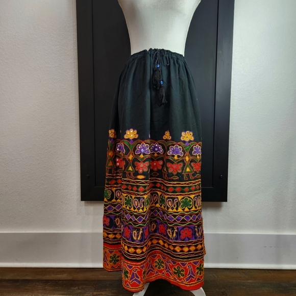 Vintage NWT PASSPORT PIER 1 Indian Cotton Embroidered Boho Skirt With Mirrors - Picture 2 of 13